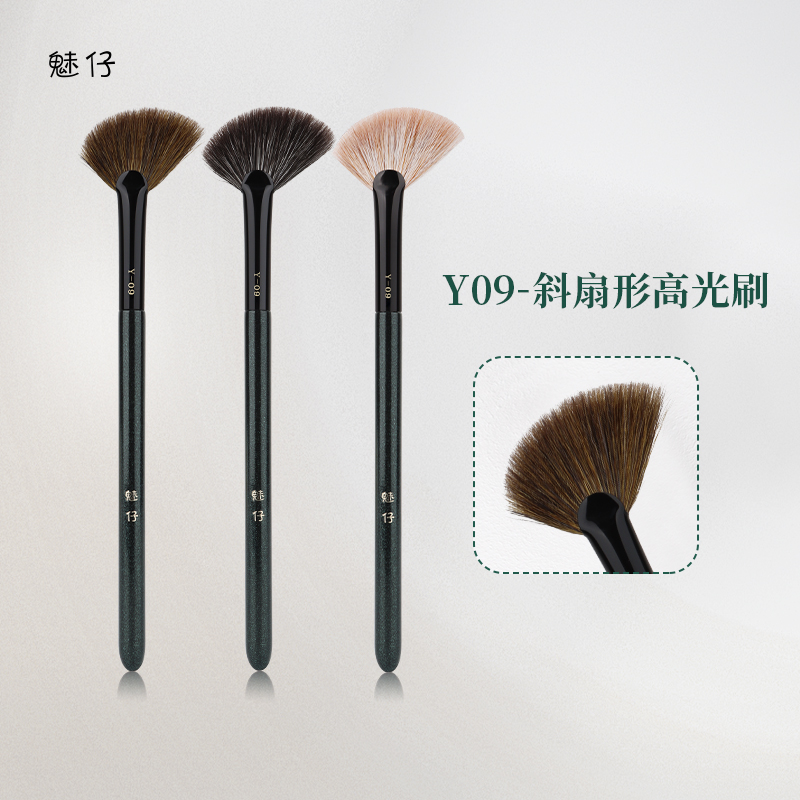 魅仔Y09斜角扇形高光刷提亮脸部清透超柔软动物毛余粉哑光化妆刷