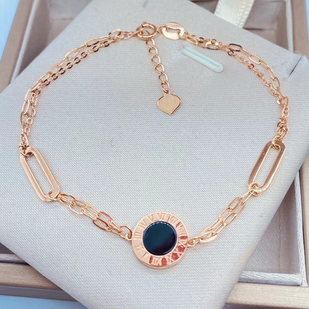 18k金手链女款彩金黑白饼玫瑰金双面可戴手饰罗马文轻奢时尚简约