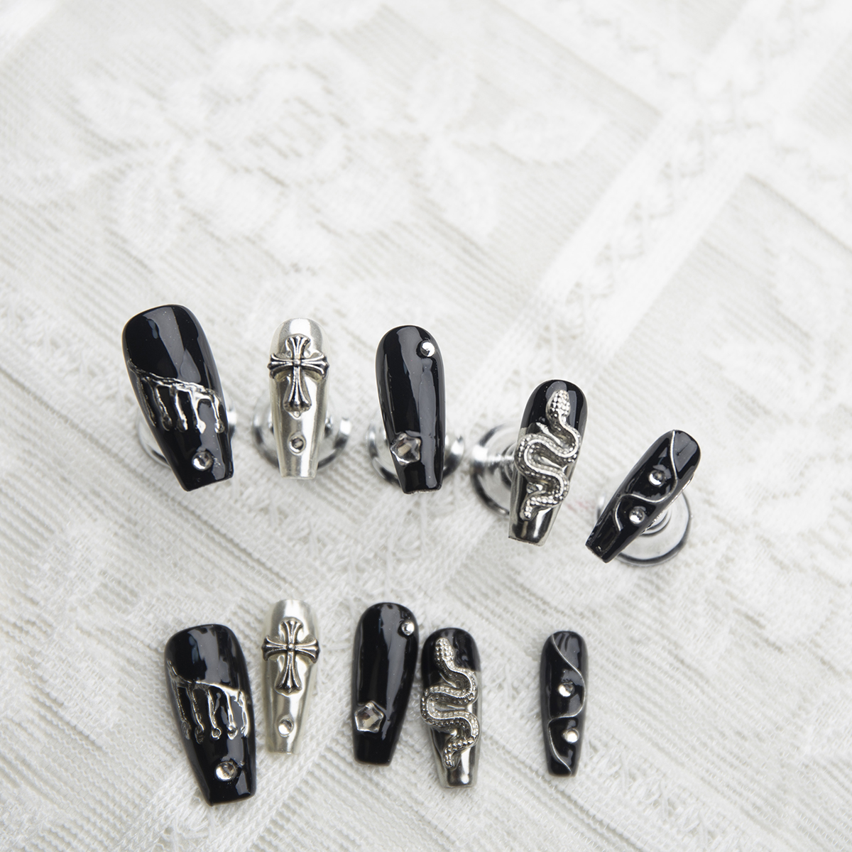 秋冬新款美甲纯手工穿戴甲工厂直拍高级美甲贴高级感银蛇黑色甲片