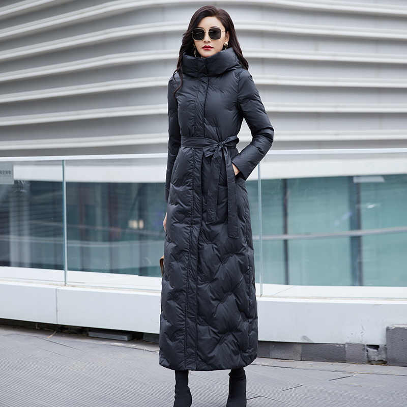 羽绒服女2024冬新款白鸭绒长款修身显瘦轻奢连帽过膝外套加厚长款