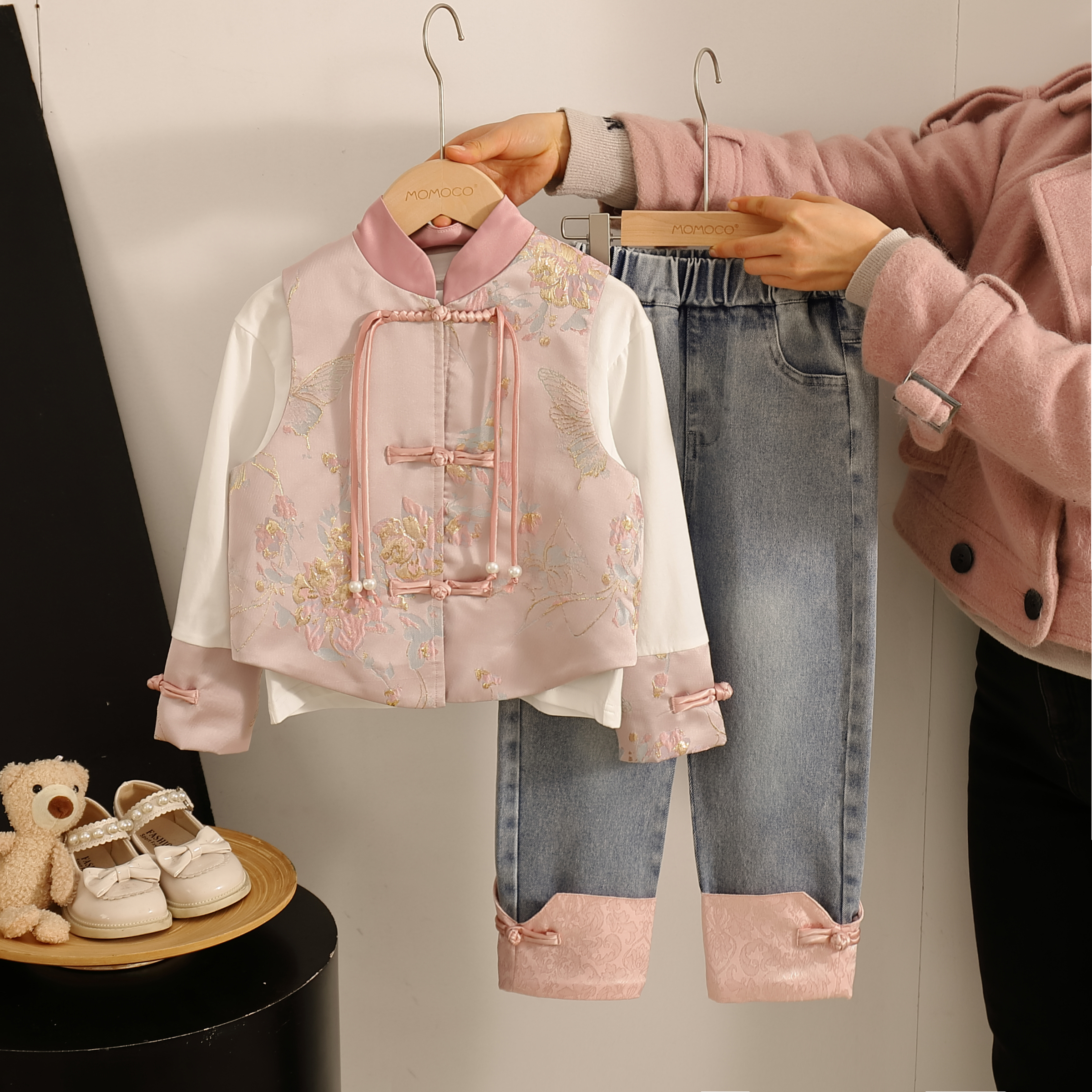 儿童唐装三件套女童套装2025新款洋气春春装中式国风潮马甲牛仔裤
