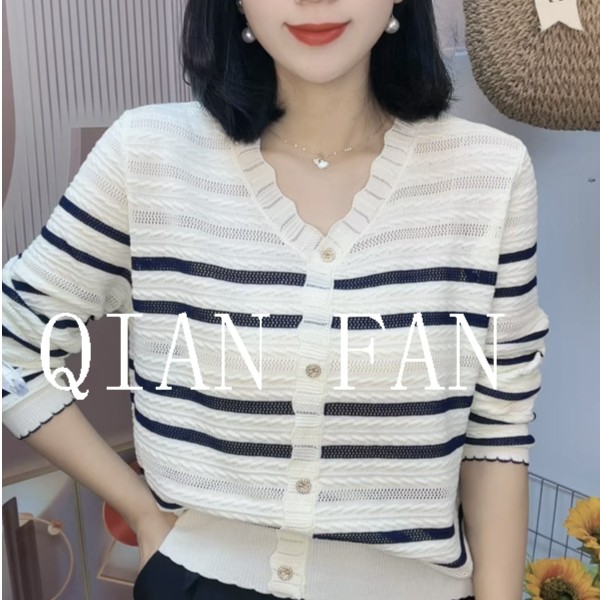 新款时尚条纹V领显瘦长袖针织衫气质洋气韩版百搭上衣早秋套头衫