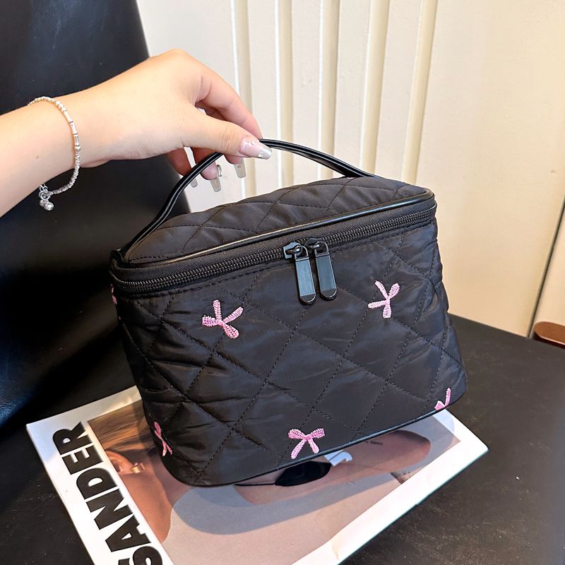 2024秋季新款化妆包女大容量时尚方形便携旅行收纳包便携旅行