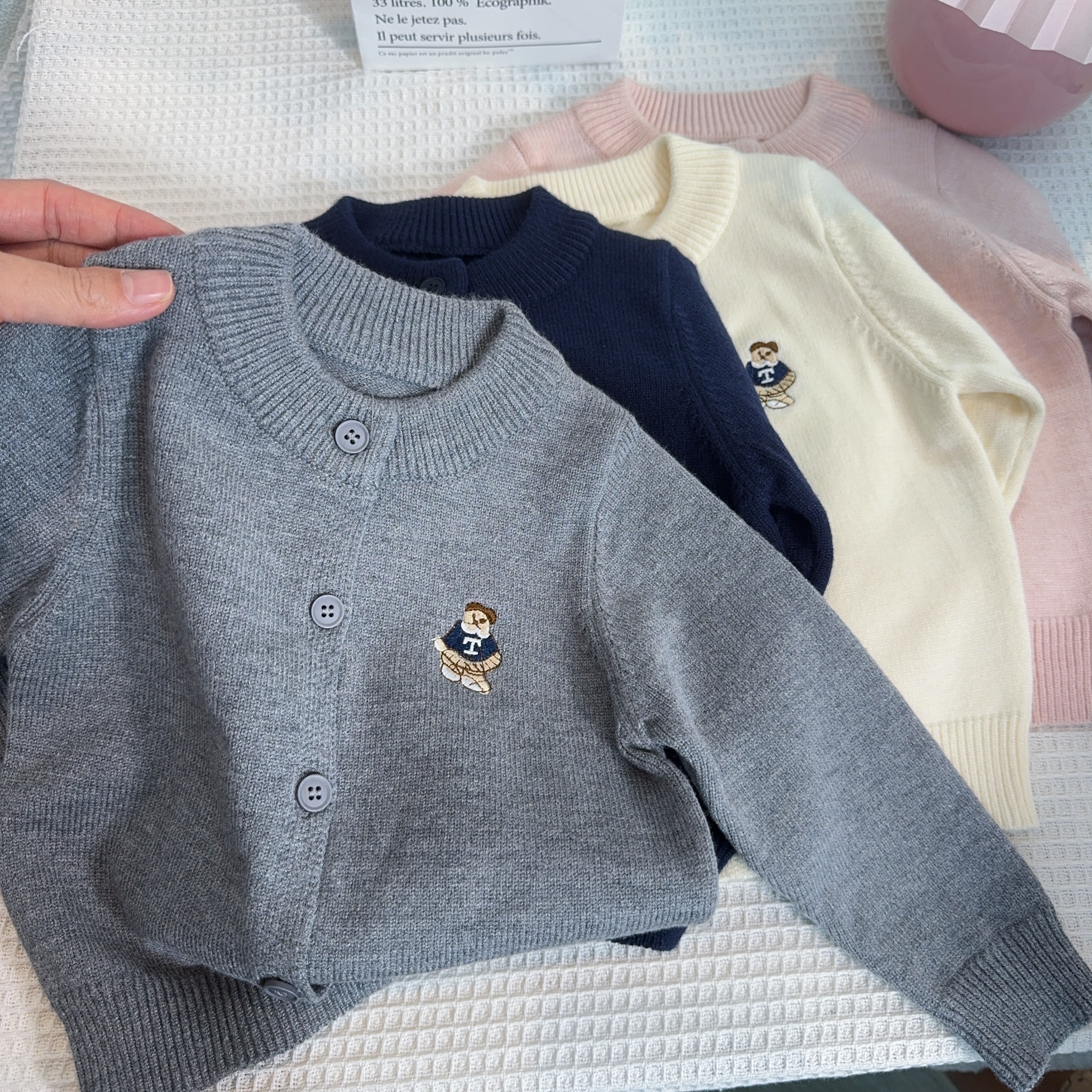 儿童男童小熊开衫秋冬新款针织外套学院女童洋气刺绣毛衣百搭上衣