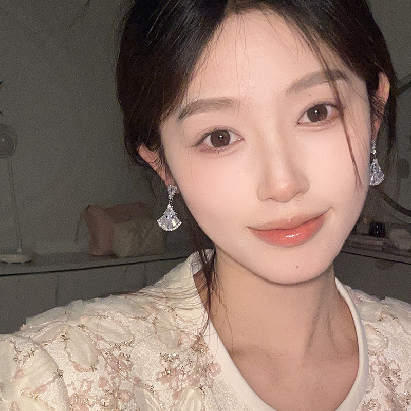 oushipei/欧诗佩 铜合金合成锆石耳饰 超闪轻奢扇形锆石耳环女