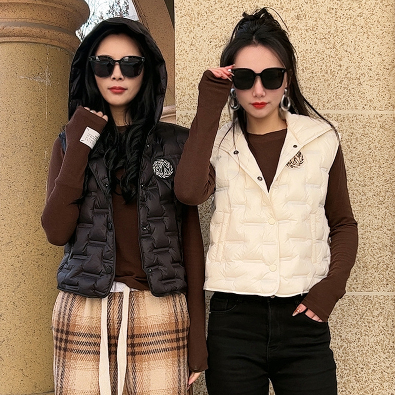 23285【满分穿搭】鹅绒连帽马甲 女士黑色显瘦百搭保暖休闲时尚