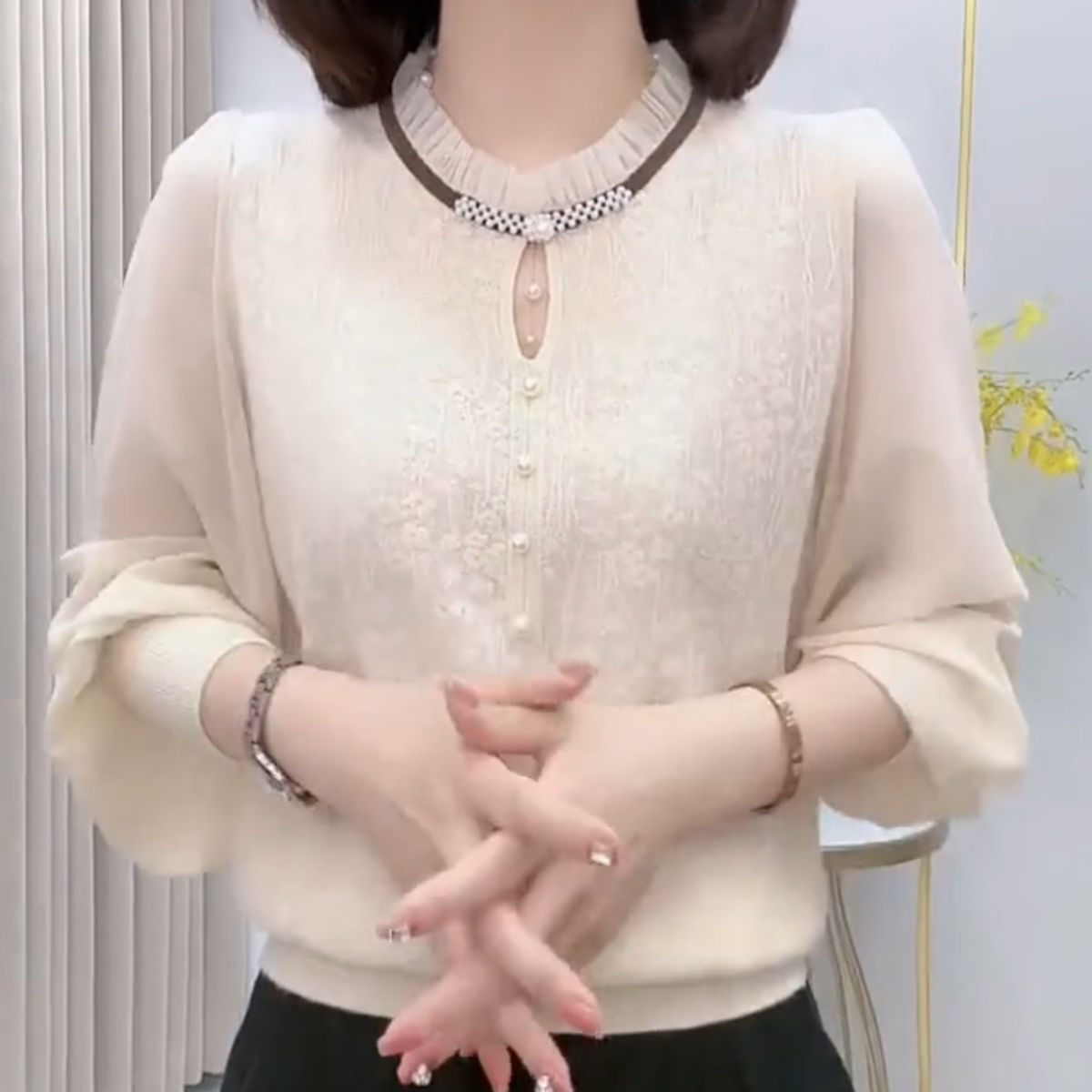 镂空针织衫女士长袖秋冬季新款法式立领蕾丝打底上衣妈妈气质小衫