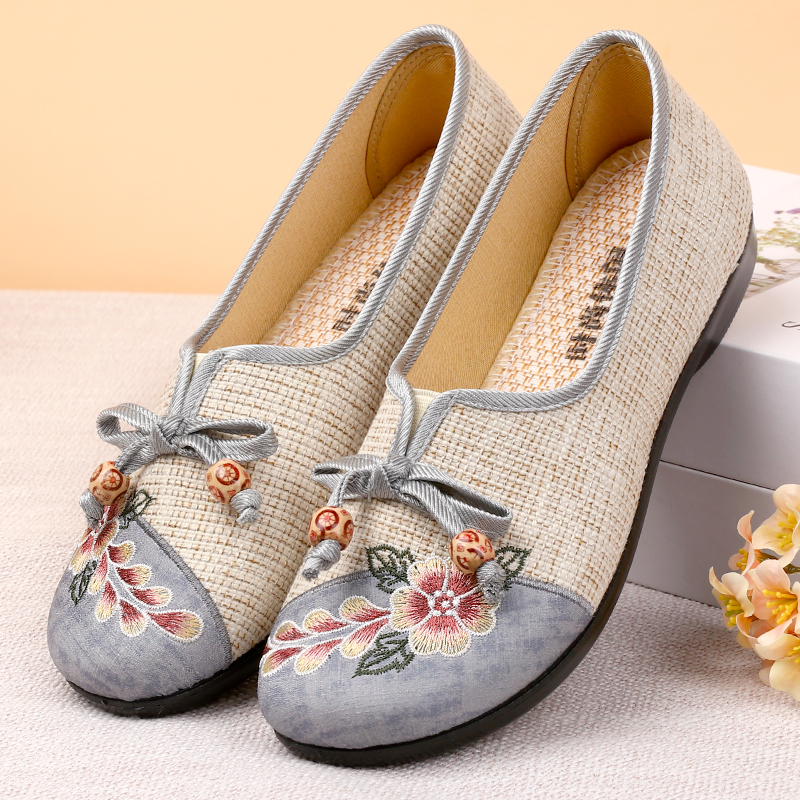 老北京布鞋女春秋民族风刺绣浅口舒适透气软底一脚蹬中老年妈妈鞋