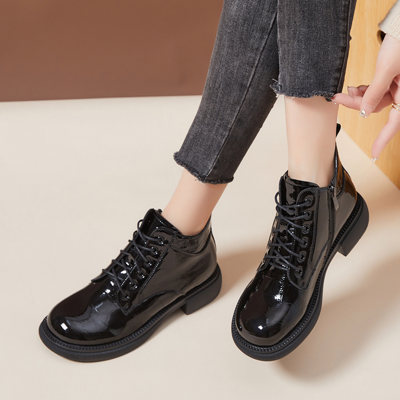 W216-8 真皮短靴女2024年新款软皮软底百搭漆皮马丁靴粗跟女靴