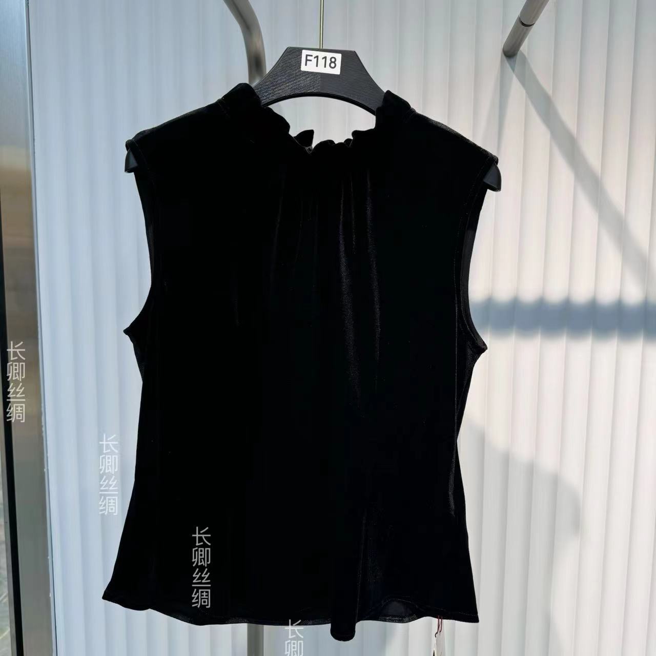 【倾云】时尚设计感木耳边领丝缎丝绒无袖背心上衣FY49603
