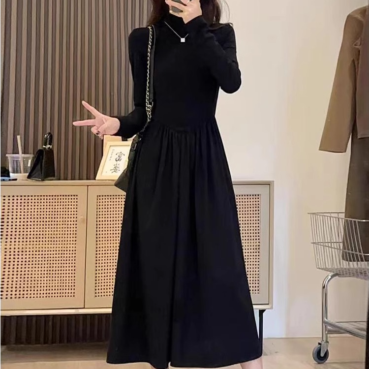 黑色半高领针织连衣裙女早春2025新款赫本风法式高腰内搭打底长裙