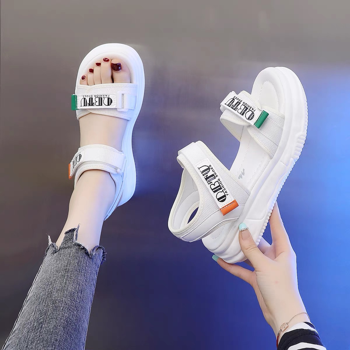 网红休闲凉鞋女2025新款学生百搭平底外穿软底运动防滑沙滩凉鞋