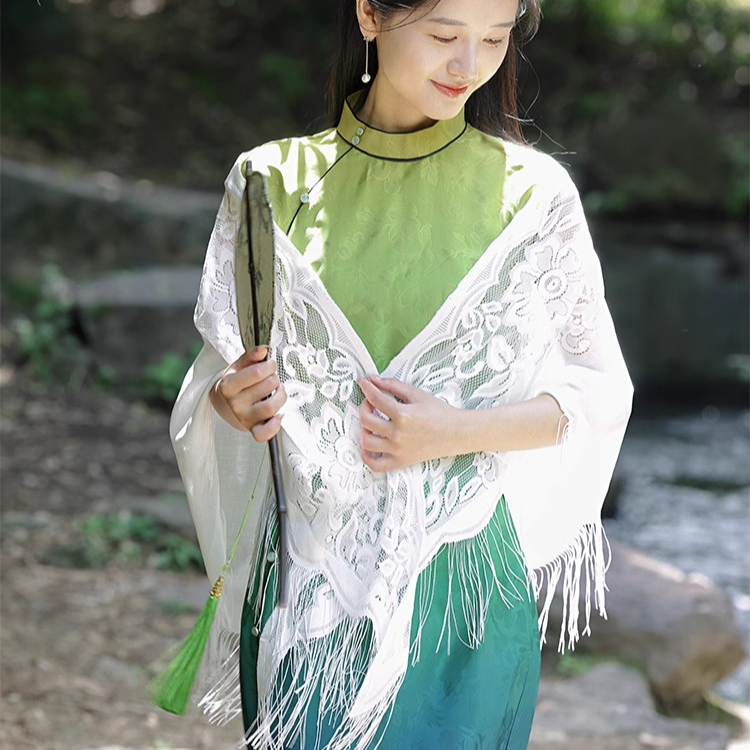 春秋新款云肩旗袍披肩国风高档女士丝巾洋气百搭气质流苏休闲披纱