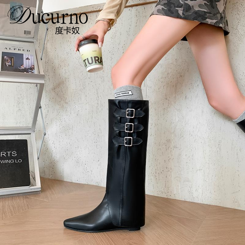 DUCURNO小众尖头内增高长筒裤管靴女时尚辣妹金属扣带高筒骑士靴
