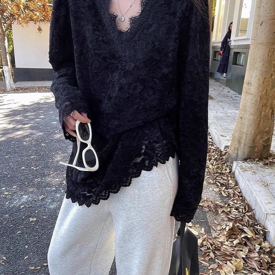 2025新款磨毛V领蕾丝拼接打底衫女长袖宽松洋气秋冬内搭别致上衣