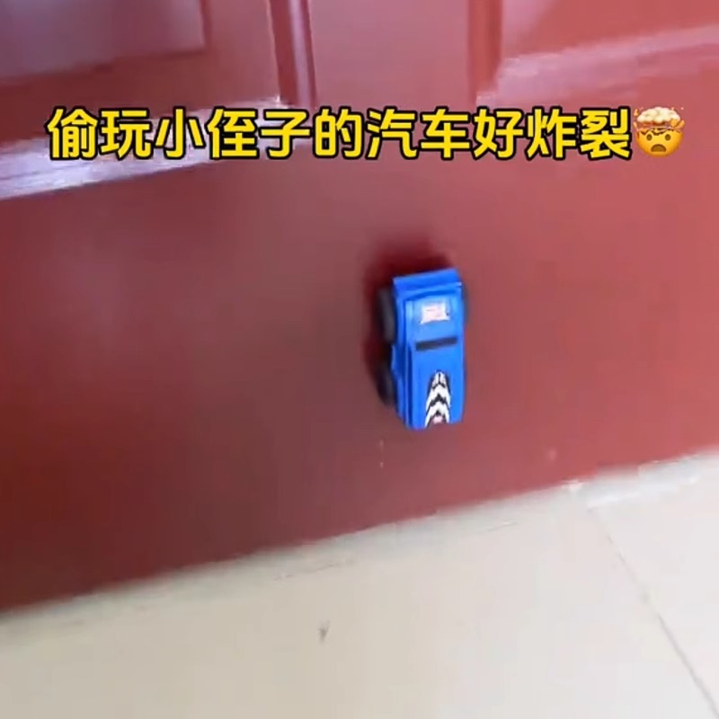 玩具惯性回力磁性反重力会爬铁门的玩具车爬墙上墙小车滑行颜色