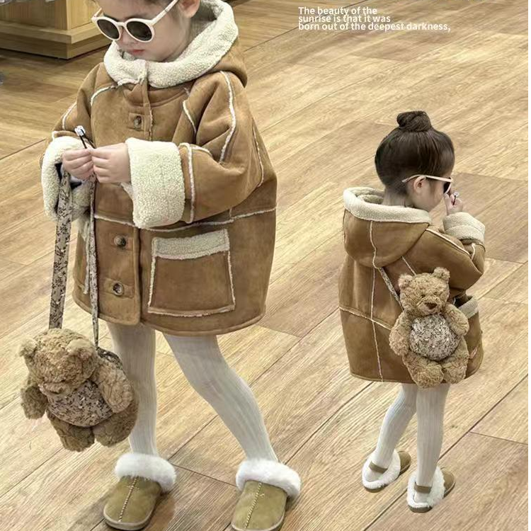 女童双面穿仿羊羔毛外套冬季新款洋气皮毛一体宝宝连帽保暖上衣