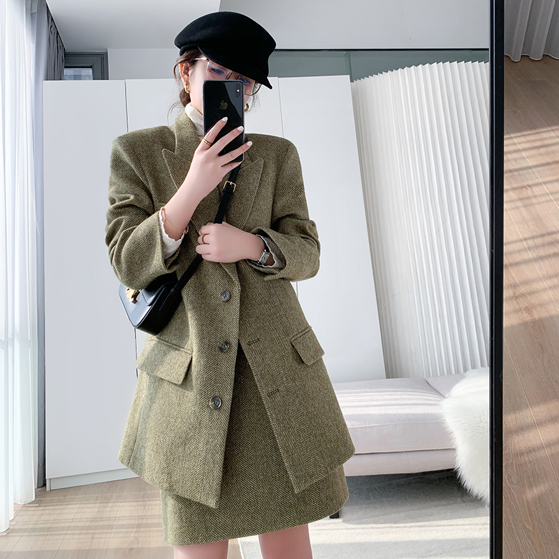 懂点毛呢外套女2025冬季新款韩版羊毛休闲西装包臀裙子两件套装女