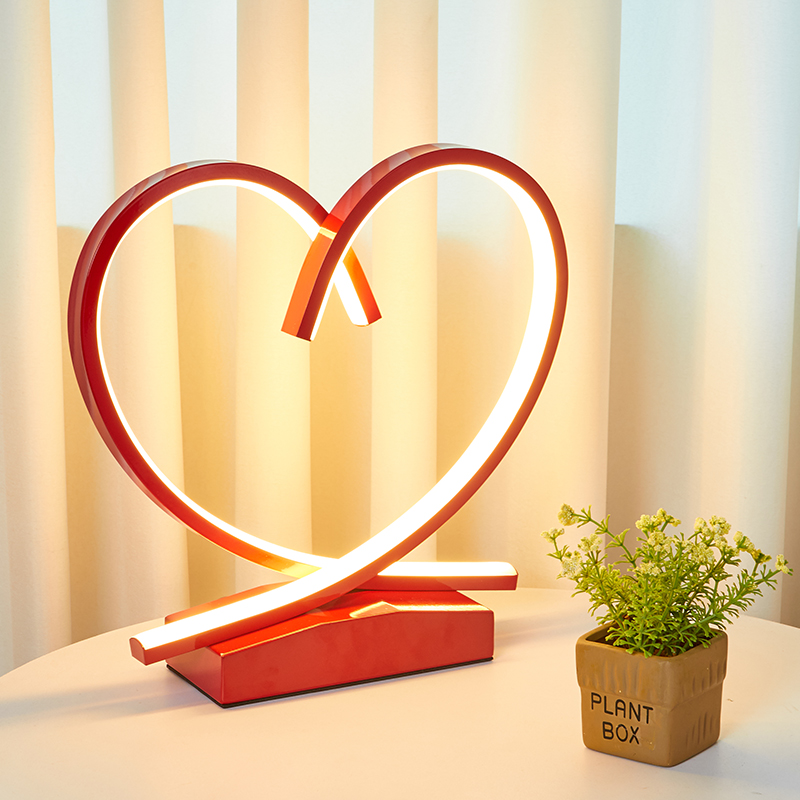 结婚台灯婚房床头灯心形卧室新娘陪嫁灯红色订婚礼物长明灯结婚用