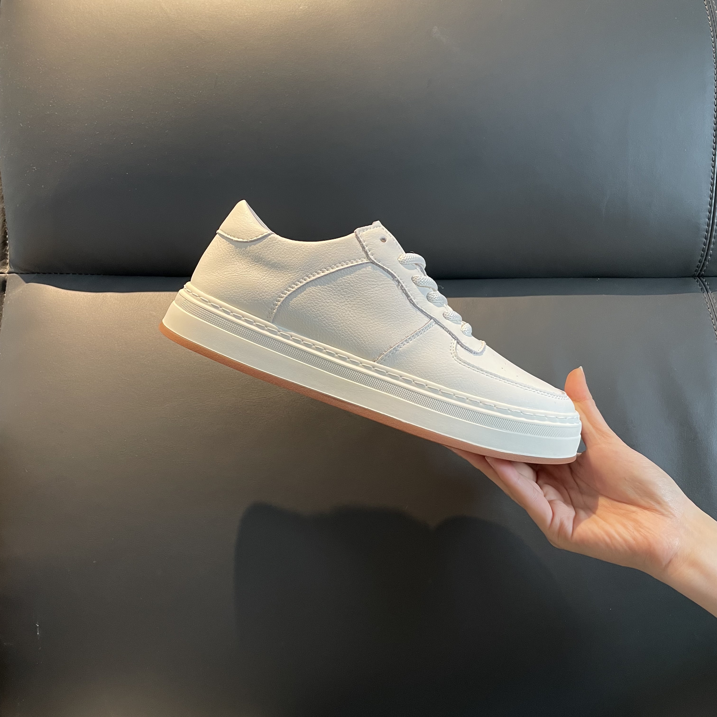 四季男士休闲板鞋百搭低帮真皮牛皮小白鞋时尚耐磨透气潮款软皮鞋