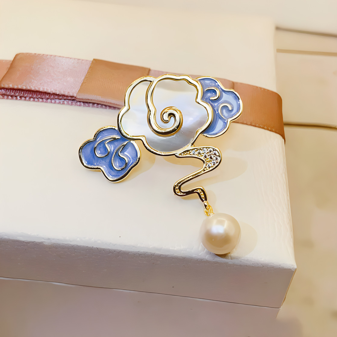 合金仿珍珠胸针 国风祥云贝母胸花女气质轻奢小众设计感别针配饰