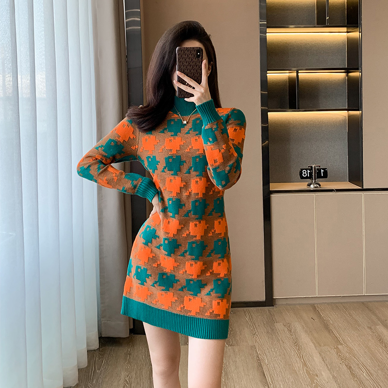 秋冬半高领针织连衣裙女新款宽松撞色小个子显瘦配大衣内搭毛衣裙