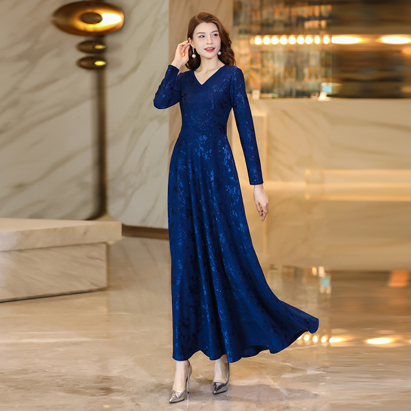 2025秋季新款蓝色V领连衣裙时尚减龄气质长裙收腰显瘦大摆裙118