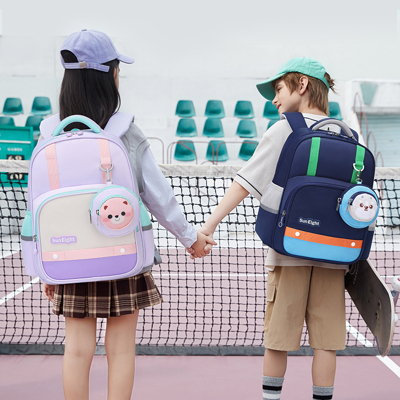 阳光8点小学生书包一二三年级女童大容量轻便男孩护脊双肩背挂件