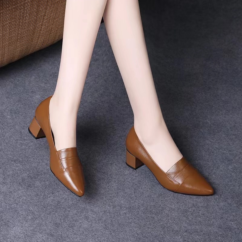 2025新款春季单鞋女粗跟中跟真皮女鞋浅口皮鞋软皮尖头高跟鞋
