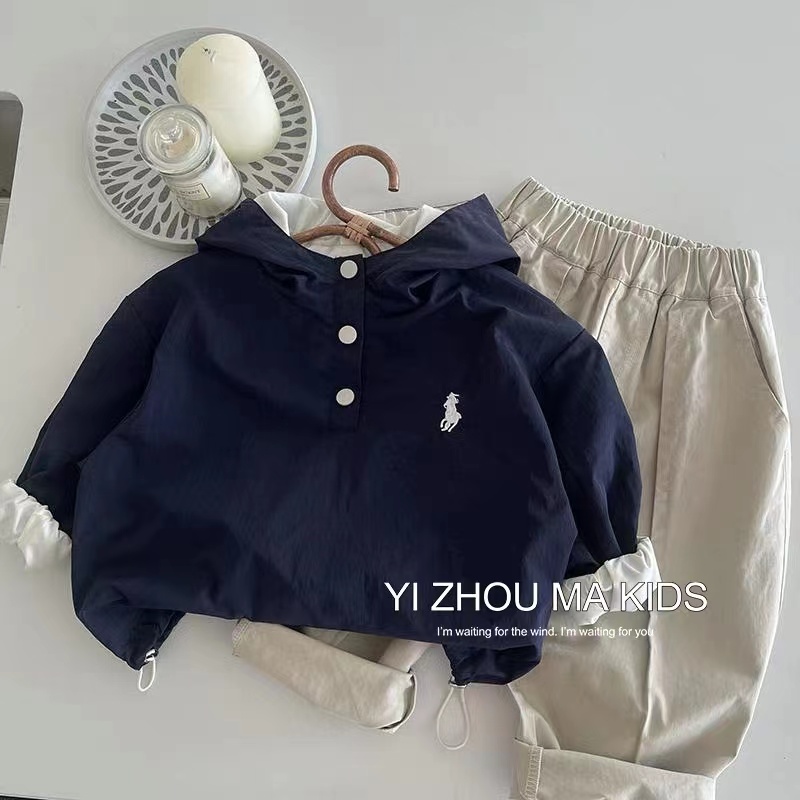 男童外套春秋新款刺绣儿童连帽纯色冲锋衣女童外套上衣潮