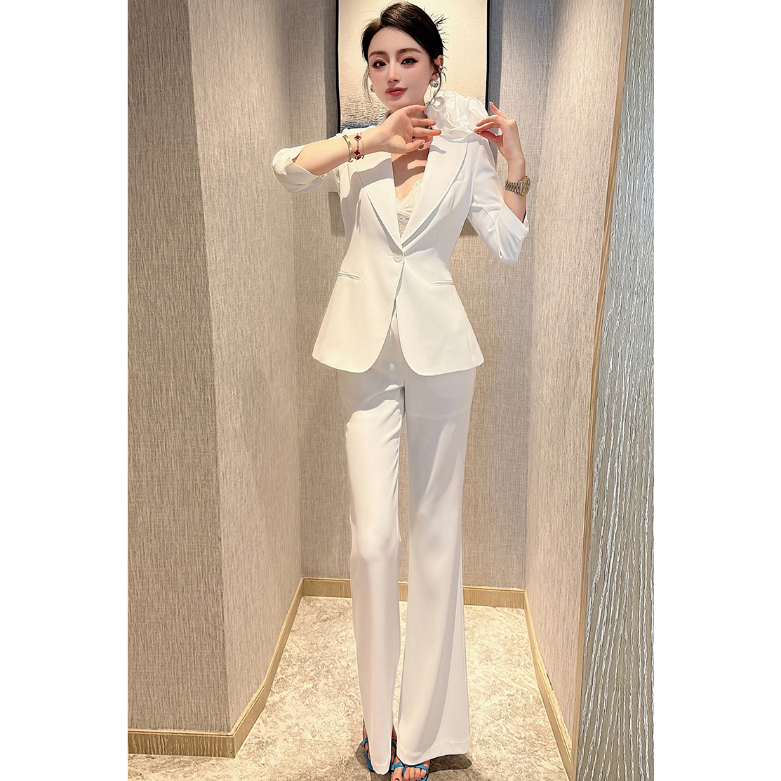 白色夏季气质女神范洋气减龄修身显瘦西装套装女微喇叭裤子两件套