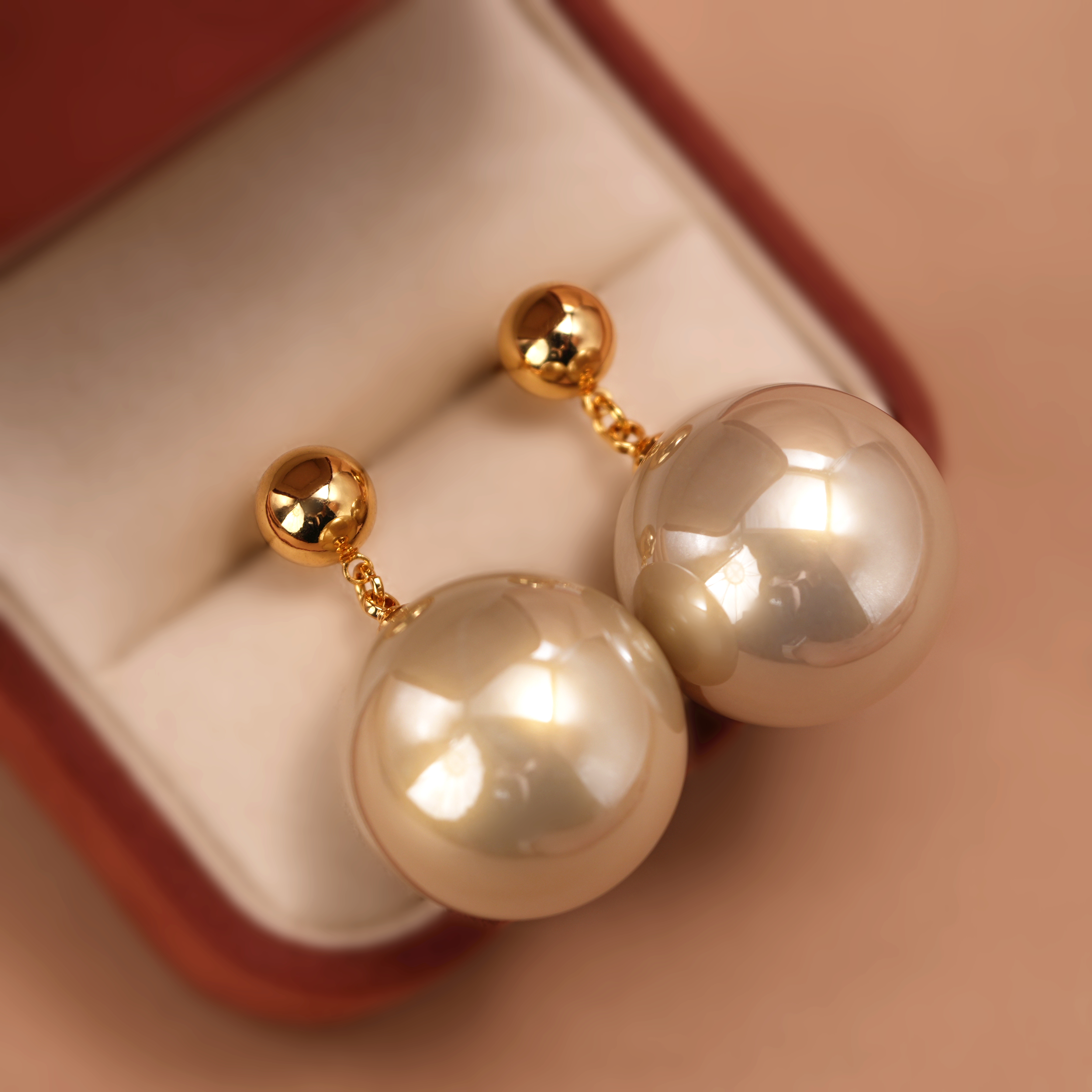 铜合金仿珍珠耳饰 欧美简约大珍珠耳环女耳坠耳钉ins高档轻奢耳饰