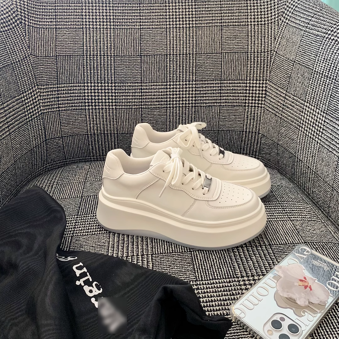 【Sheii苏茵茵】圆头系带休闲运动厚底小白鞋女板鞋E3203023