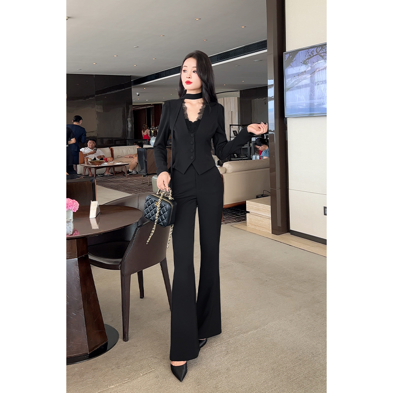 格润雅【寻秋】2025新款穿搭套装气质蕾丝拼接上衣显瘦微喇裤两件套