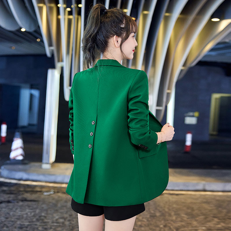 绿色小西装外套女2025春秋新款高级感气质设计感西服休闲韩版上衣