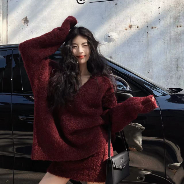 2024春季新款韩版时尚宽松慵懒风v领长袖针织衫毛衣高腰显瘦短裙