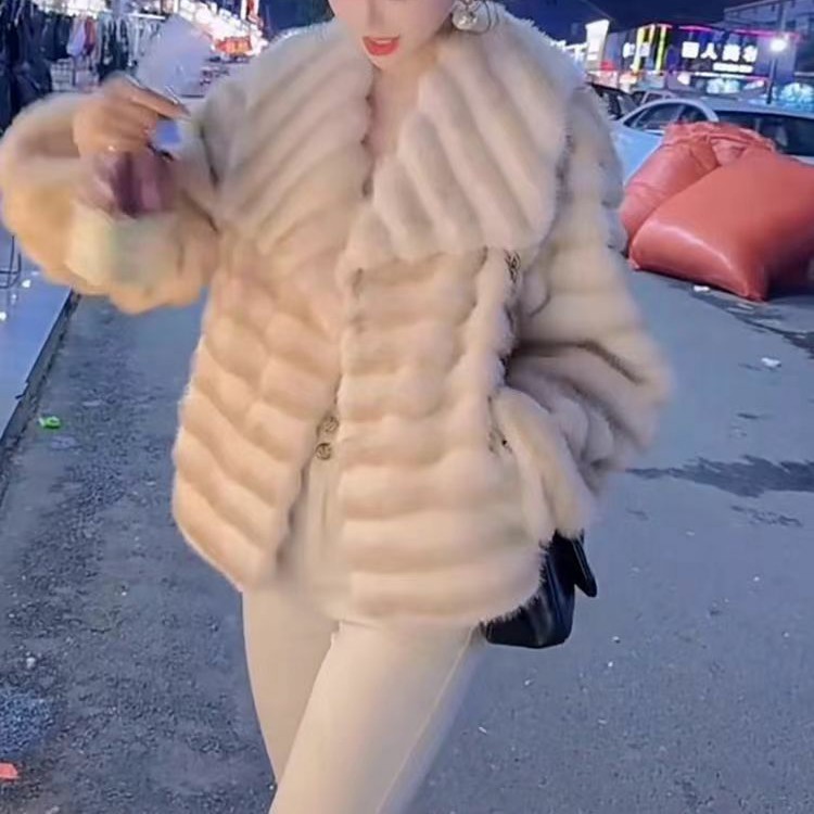 冬款气质百搭显瘦短款外套