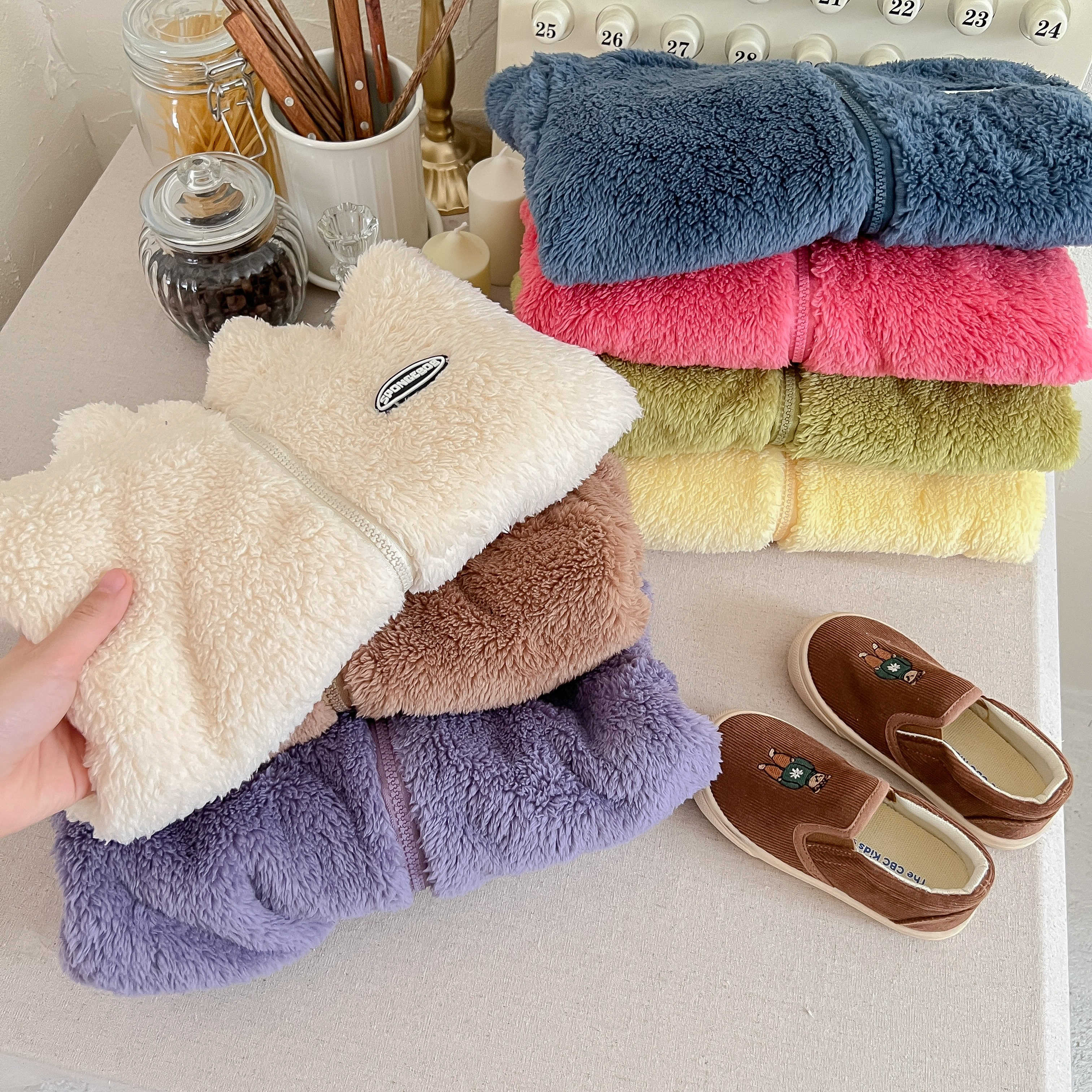 童装毛毛法兰绒外套男女童秋冬加绒加厚上衣宝宝毛绒保暖外穿。