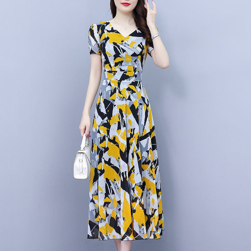 夏天连衣裙女款爆款2024新款洋气大码收腰显瘦遮肚碎花雪纺长裙子