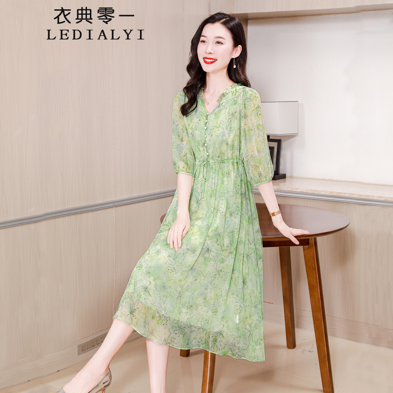 真丝连衣裙女2025夏季新款V领碎花温柔气质设计感桑蚕丝别致裙子