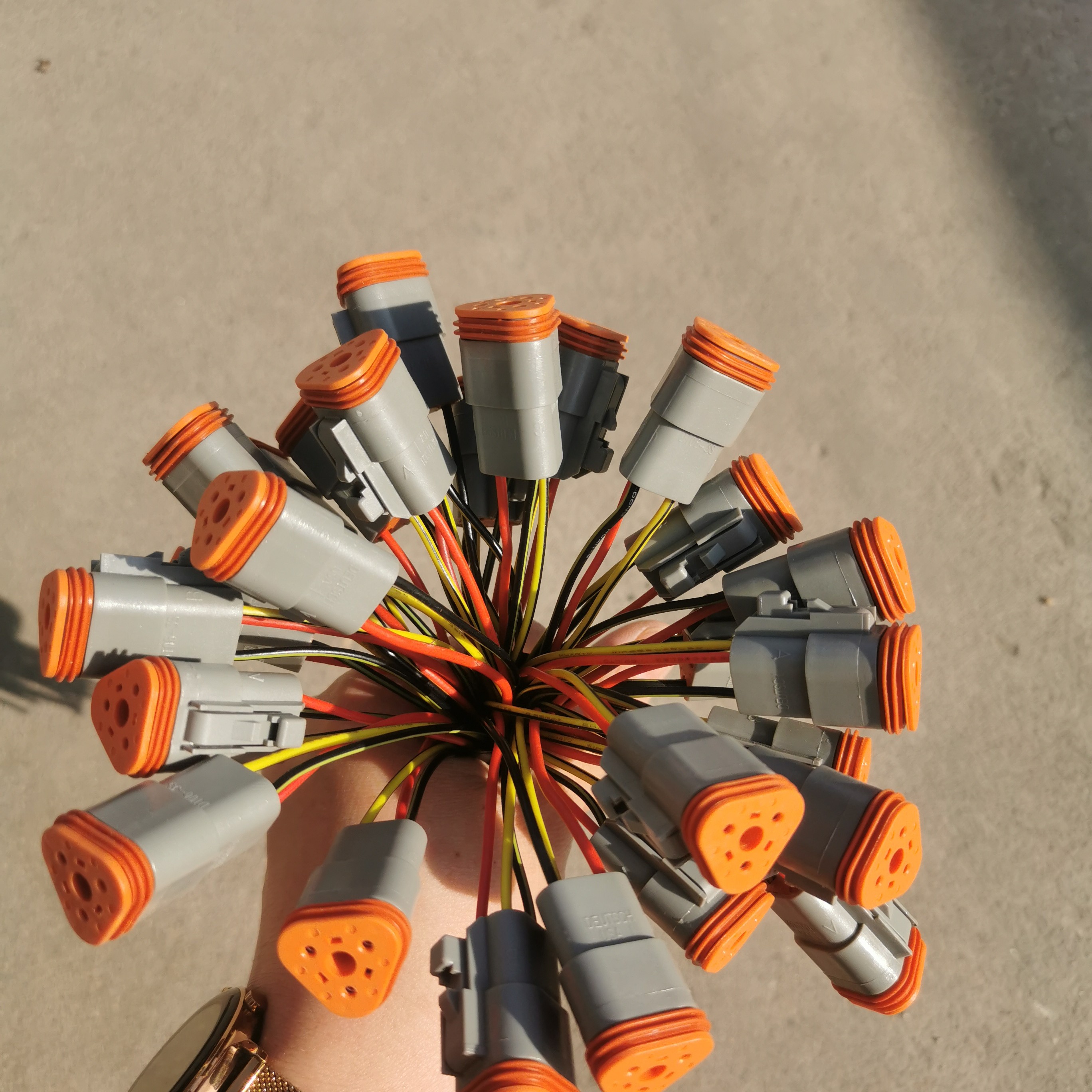 高品质油水滤杯传感器三角插头车型150-520-9c 偏远地运费到付