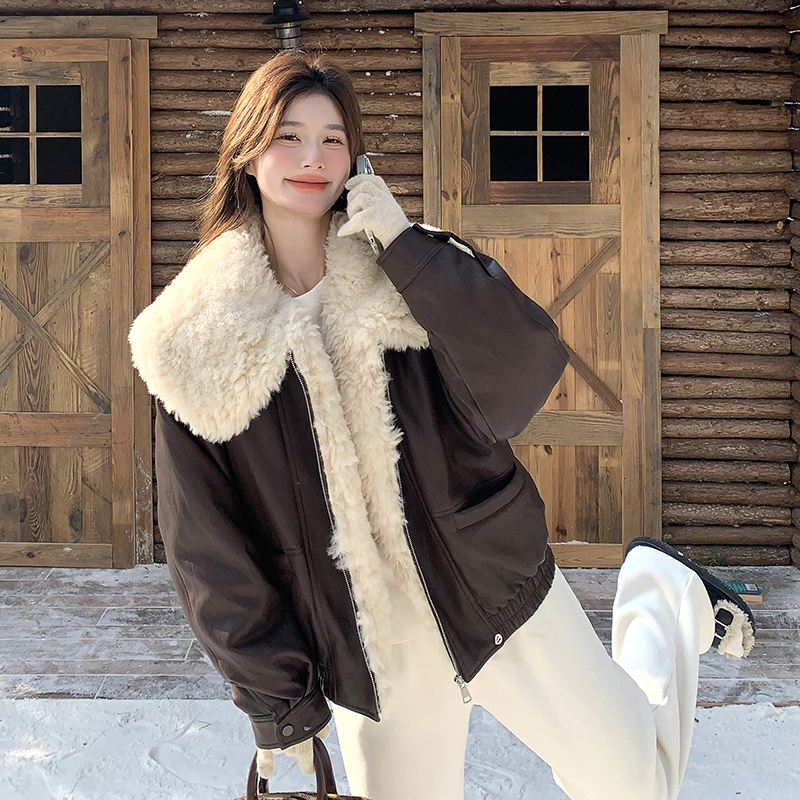 美拉德羊羔毛娃娃领蛋白皮短款羽绒内胆外套女冬季加厚派克服夹克