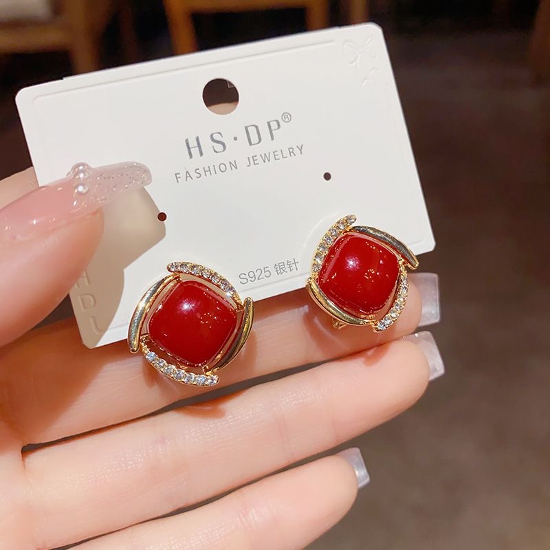 钛钢耳饰 方块高颜值防过敏耳钉女款时尚2025新款潮精致红色耳环