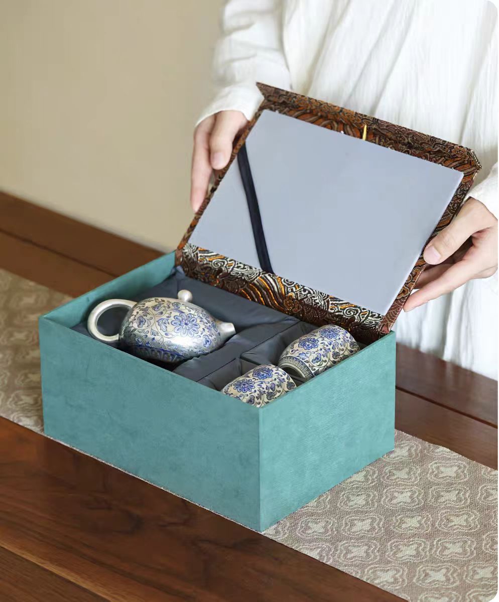 缠枝莲西施鎏银壶-将武堂-绿+4杯+礼盒+盘   2884  （D）