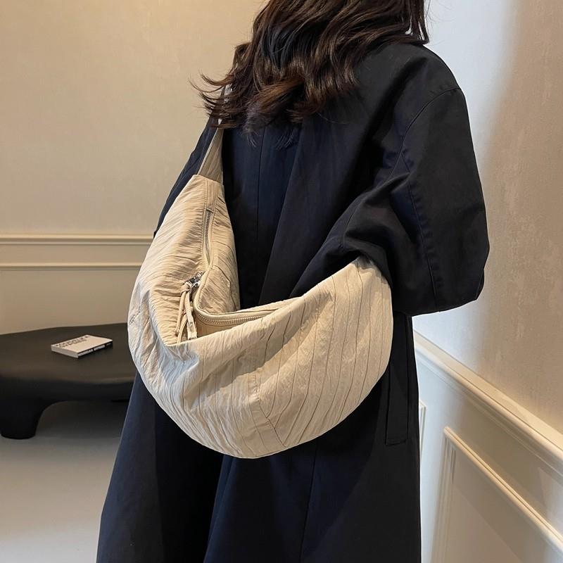 学生慵懒风包包2025新款韩系大容量百搭饺子包轻便休闲简约单肩女