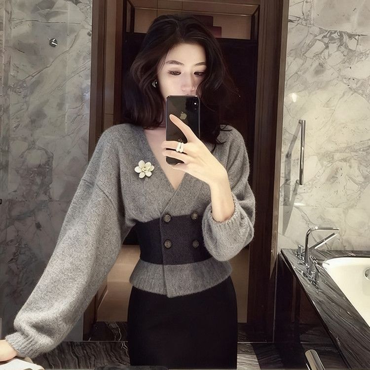 独特漂亮早秋上衣巨好看轻熟气质掐腰法式灰色拼接毛衣针织开衫女