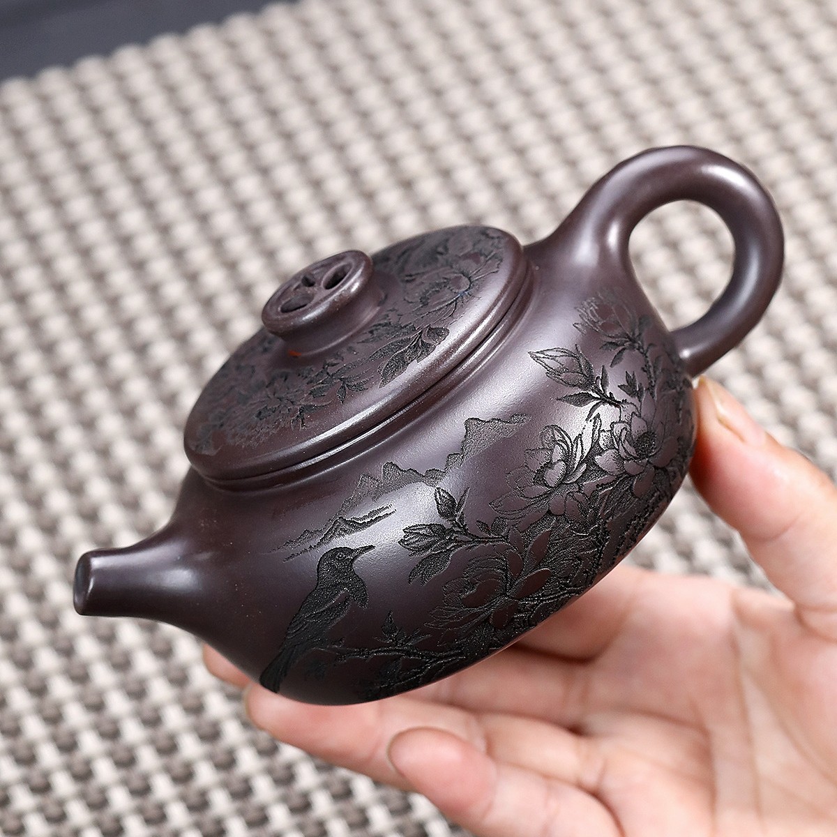 宜兴紫砂壶原矿石黄手工刻绘钱币扁德钟功夫泡茶壶220毫升