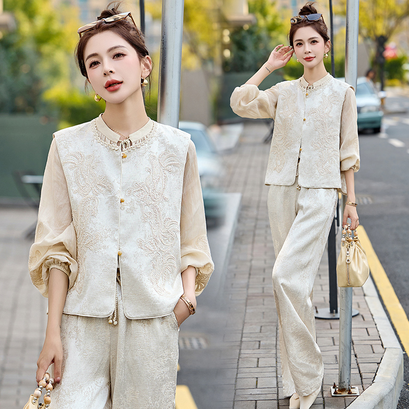 新中式国风绣花马甲套装裤女2025春秋新款高级感气质直筒裤两件套