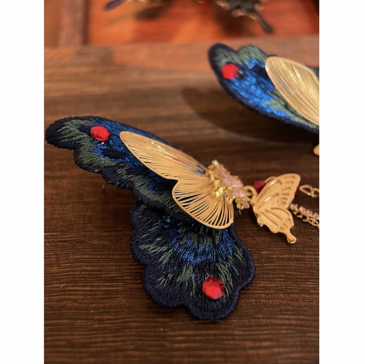 铜合金耳饰 斑斓幻蝶精致蝴蝶耳钉新中式刺绣国风复古长款耳坠