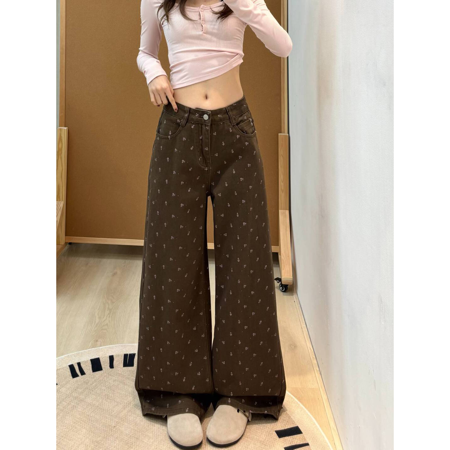 美拉德棕色复古碎花牛仔裤女秋冬2025新款宽松阔腿直筒显瘦拖地裤